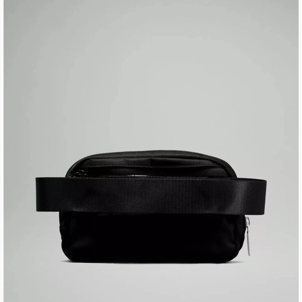 NEW ❤️ Lululemon • Everywhere Belt Bag Black - Picture 2 of 10